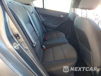 Zdjęcie 10 z 12 samochodu: 2016 KIA FORTE LX VIN:KNAFX4A62G5508903 - miniatura
