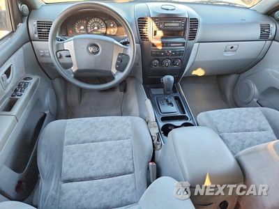 Zdjęcie 8 z 13 samochodu: 2005 KIA SORENTO LX VIN:KNDJD733X55404182 - miniatura