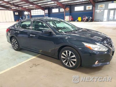 Czwarte zdjęcie samochodu z boku: 2017 NISSAN ALTIMA 2.5 SV VIN:1N4AL3AP0HC209215 - miniatura