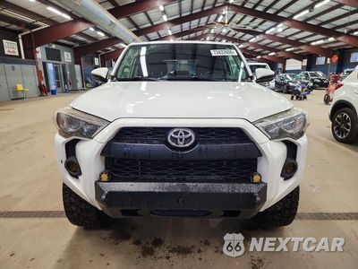 Piąte zdjęcie samochodu w środku: 2015 TOYOTA 4RUNNER SR5 VIN:JTEBU5JR1F5243623 - miniatura
