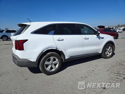 Trzecie zdjęcie samochodu z tyłu: 2022 KIA SORENTO LX VIN:5XYRG4LC5NG128106 - miniatura
