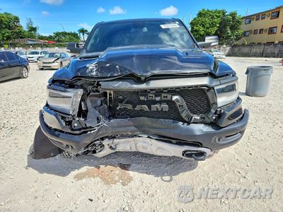 Piąte zdjęcie samochodu w środku: 2019 RAM 1500 REBEL VIN:1C6SRFLTXKN722256 - miniatura
