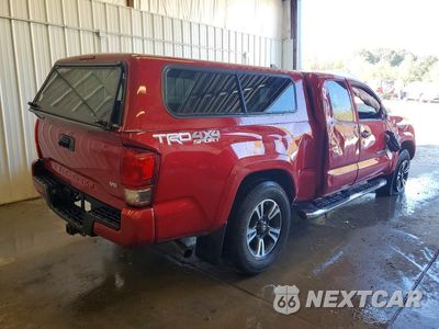 Trzecie zdjęcie samochodu z tyłu: 2017 TOYOTA TACOMA TRD SPORT VIN:5TFSZ5AN8HX111730 - miniatura