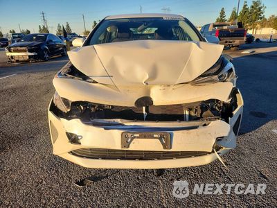 Piąte zdjęcie samochodu w środku: 2016 TOYOTA PRIUS TWO VIN:JTDKBRFU3G3525063 - miniatura