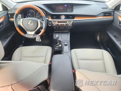 Zdjęcie 8 z 12 samochodu: 2013 LEXUS ES 300H VIN:JTHBW1GG7D2029651 - miniatura