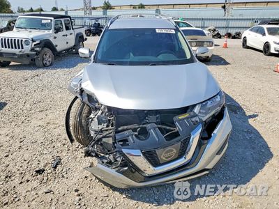 Piąte zdjęcie samochodu w środku: 2017 NISSAN ROGUE SL VIN:JN8AT2MV4HW276434 - miniatura
