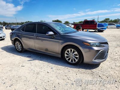 Czwarte zdjęcie samochodu z boku: 2021 TOYOTA CAMRY LE VIN:4T1C11AK1MU537597 - miniatura