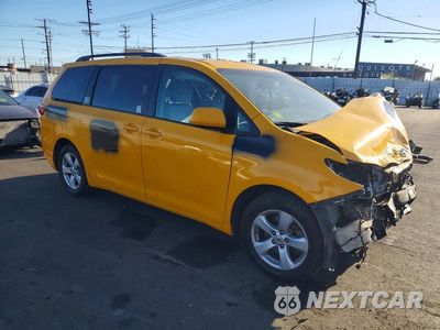 Czwarte zdjęcie samochodu z boku: 2017 TOYOTA SIENNA LE VIN:5TDKZ3DCXHS804240 - miniatura