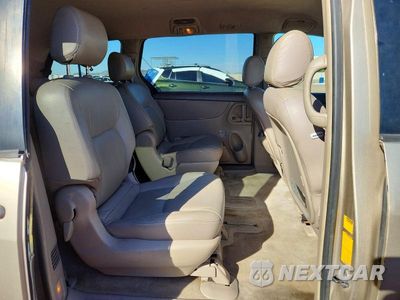 Zdjęcie 11 z 13 samochodu: 2006 TOYOTA SIENNA CE VIN:5TDZA23C36S567914 - miniatura