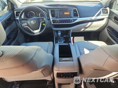 Zdjęcie 8 z 13 samochodu: 2019 TOYOTA HIGHLANDER LE PLUS VIN:5TDZZRFH2KS330995 - miniatura
