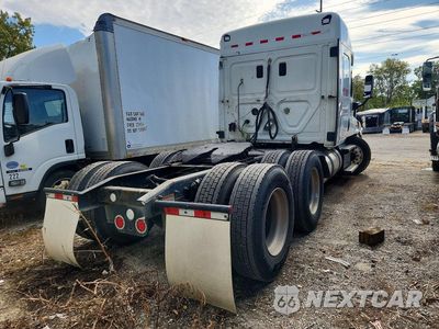 Trzecie zdjęcie samochodu z tyłu: 2014 FREIGHTLINER CASCADIA SEMI TRUCK VIN:3AKJGLD59ESFT6233 - miniatura