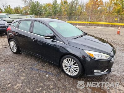 Czwarte zdjęcie samochodu z boku: 2015 FORD FOCUS TITANIUM VIN:1FADP3N24FL323179 - miniatura