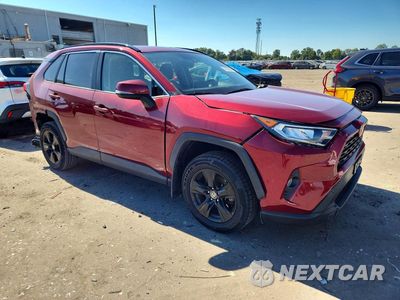 Czwarte zdjęcie samochodu z boku: 2020 TOYOTA RAV4 XLE VIN:JTMP1RFV9LD052713 - miniatura