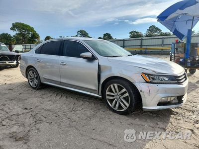 Czwarte zdjęcie samochodu z boku: 2017 VOLKSWAGEN PASSAT SEL PREMIUM VIN:1VWCT7A32HC047446 - miniatura
