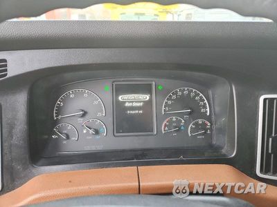 Zdjęcie 9 z 13 samochodu: 2019 FREIGHTLINER CASCADIA 126 SEMI TRUCK VIN:1FUJHHDR2KLKL6681 - miniatura