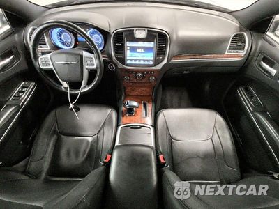 Zdjęcie 8 z 12 samochodu: 2014 CHRYSLER 300 VIN:2C3CCAAG3EH171404 - miniatura