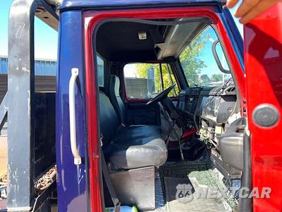 Piąte zdjęcie samochodu w środku: 1998 INTERNATIONAL 4700 VIN:1HTSCABM9WH555080 - miniatura