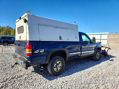 Trzecie zdjęcie samochodu z tyłu: 2002 GMC SIERRA K2500 HEAVY DUTY VIN:1GTHK24172E211892 - miniatura