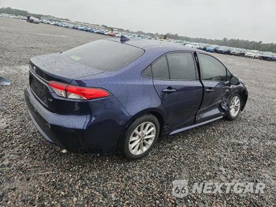 Trzecie zdjęcie samochodu z tyłu: 2022 TOYOTA COROLLA LE VIN:JTDHPMAE0NJ202323 - miniatura