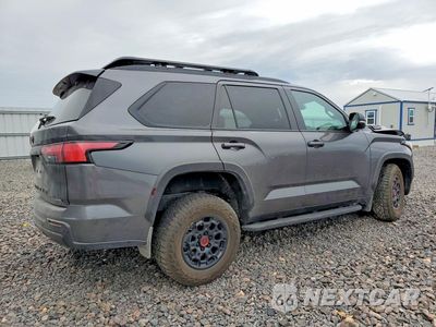 Trzecie zdjęcie samochodu z tyłu: 2026 TOYOTA SEQUOIA TRD PRO VIN:7SVAAABA9TX094250 - miniatura