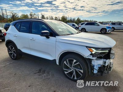 Czwarte zdjęcie samochodu z boku: 2020 VOLVO XC40 T5 R-DESIGN VIN:YV4162UM4L2174896 - miniatura