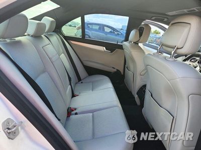Zdjęcie 10 z 12 samochodu: 2013 MERCEDES-BENZ C 250 VIN:WDDGF4HB2DA830253 - miniatura