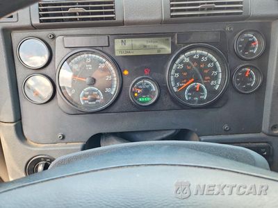 Zdjęcie 9 z 13 samochodu: 2018 FREIGHTLINER CASCADIA 125 SEMI TRUCK VIN:3AKJGLDV1JSJK1320 - miniatura