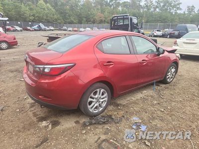 Trzecie zdjęcie samochodu z tyłu: 2017 TOYOTA YARIS IA BASE VIN:3MYDLBYV0HY177090 - miniatura