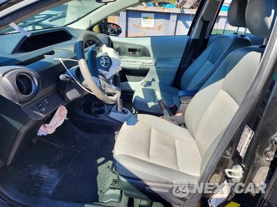 Zdjęcie 7 z 12 samochodu: 2012 TOYOTA PRIUS C FOUR VIN:JTDKDTB31C1030239 - miniatura
