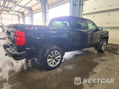 Trzecie zdjęcie samochodu z tyłu: 2018 CHEVROLET SILVERADO K1500 LT VIN:3GCUKRECXJG134109 - miniatura