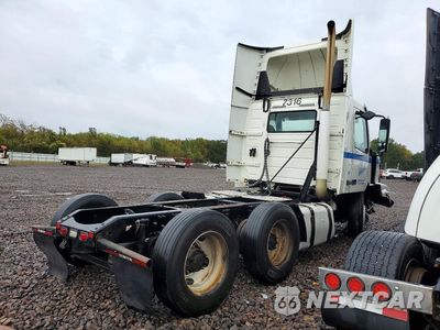 Trzecie zdjęcie samochodu z tyłu: 2012 VOLVO VNL SEMI TRUCK VIN:4V4NC9TH8CN560671 - miniatura