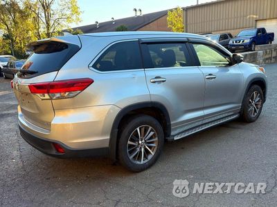 Czwarte zdjęcie samochodu z boku: 2017 TOYOTA HIGHLANDER XLE VIN:5TDKZRFH1HS508437 - miniatura