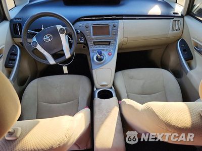 Zdjęcie 8 z 12 samochodu: 2012 TOYOTA PRIUS THREE VIN:JTDKN3DU0C1539449 - miniatura