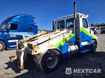 Trzecie zdjęcie samochodu z tyłu: 2017 FREIGHTLINER CASCADIA 1 - SEMI TRUCK VIN:1FVAGDBG0HLJE1484 - miniatura