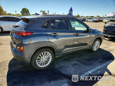 Trzecie zdjęcie samochodu z tyłu: 2021 HYUNDAI KONA SEL PLUS VIN:KM8K62AA6MU607329 - miniatura