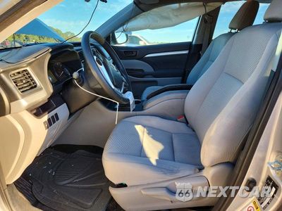 Zdjęcie 7 z 13 samochodu: 2015 TOYOTA HIGHLANDER LE VIN:5TDZKRFH3FS064221 - miniatura