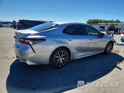 Trzecie zdjęcie samochodu z tyłu: 2024 TOYOTA CAMRY HYBRID SE VIN:4T1G31AK5RU622865 - miniatura