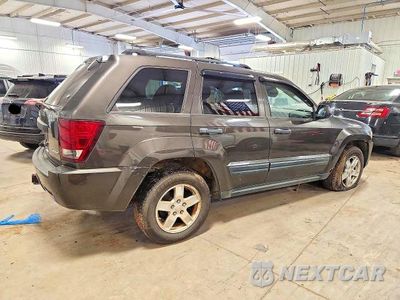 Trzecie zdjęcie samochodu z tyłu: 2005 JEEP GRAND CHEROKEE LAREDO VIN:1J4HR48N35C602021 - miniatura