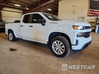 Czwarte zdjęcie samochodu z boku: 2021 CHEVROLET SILVERADO K1500 CUSTOM VIN:1GCRYBEK4MZ300163 - miniatura