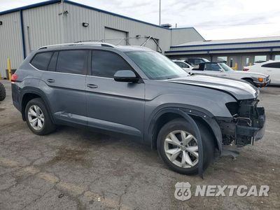 Czwarte zdjęcie samochodu z boku: 2018 VOLKSWAGEN ATLAS SE VIN:1V2DR2CA2JC505429 - miniatura