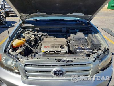 Zdjęcie 12 z 13 samochodu: 2005 TOYOTA HIGHLANDER BASE VIN:JTEEP21A450077672 - miniatura