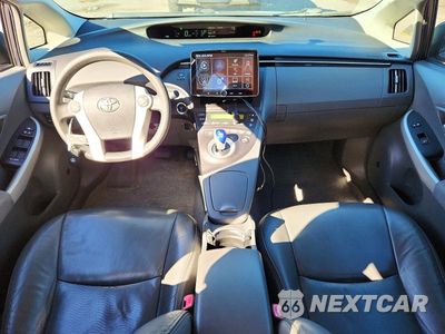 Zdjęcie 8 z 12 samochodu: 2011 TOYOTA PRIUS THREE VIN:JTDKN3DUXB0319076 - miniatura
