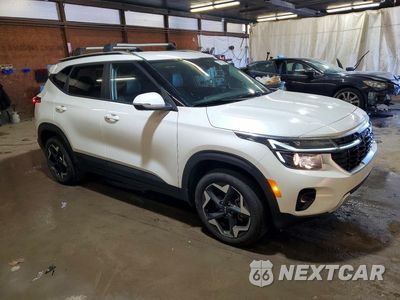 Czwarte zdjęcie samochodu z boku: 2025 KIA SELTOS S VIN:KNDEUCAA8S7685488 - miniatura