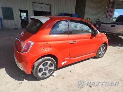 Trzecie zdjęcie samochodu z tyłu: 2015 FIAT 500 ELECTRIC VIN:3C3CFFGE6FT527461 - miniatura