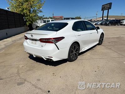 Czwarte zdjęcie samochodu z boku: 2018 TOYOTA CAMRY SE VIN:4T1B11HK3JU579458 - miniatura
