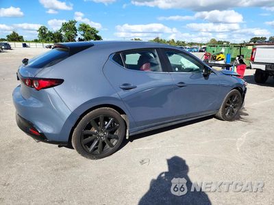 Trzecie zdjęcie samochodu z tyłu: 2026 MAZDA 3 PREFERRED VIN:JM1BPBLL9T1869071 - miniatura