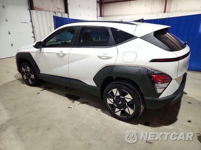 Drugie zdjęcie samochodu z przodu: 2025 HYUNDAI KONA SEL VIN:KM8HBCAB2SU196772 - miniatura