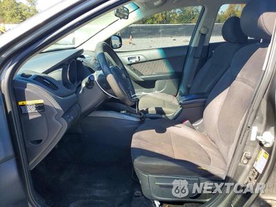Zdjęcie 7 z 13 samochodu: 2013 KIA FORTE EX VIN:KNAFU4A2XD5726167 - miniatura
