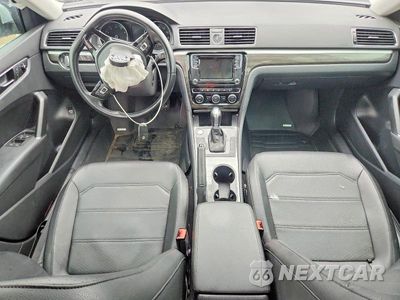 Zdjęcie 8 z 12 samochodu: 2017 VOLKSWAGEN PASSAT SE VIN:1VWGT7A34HC009542 - miniatura
