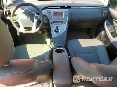 Zdjęcie 8 z 12 samochodu: 2012 TOYOTA PRIUS THREE VIN:JTDKN3DU3C5379706 - miniatura